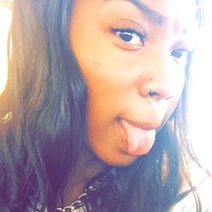 Meet your Posher, Dernesha