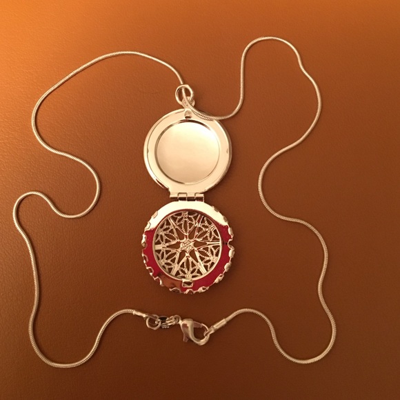 925 Stamped Photo Frame Necklace. - Picture 4 of 4