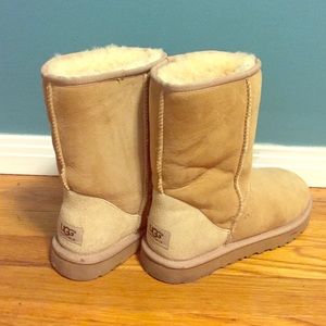 Ivory UGGS! women's size 9✨