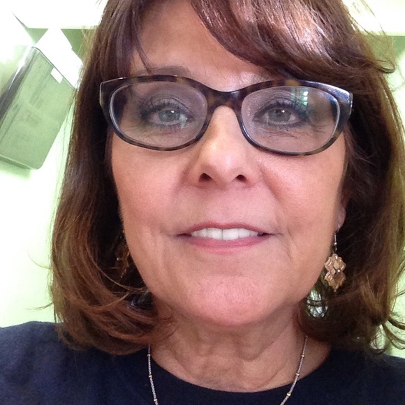 Meet your Posher, Debbie