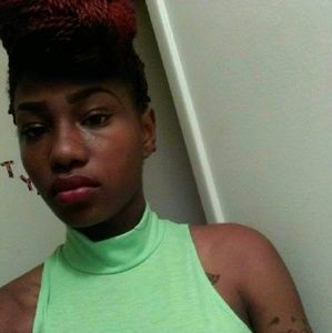 Meet your Posher, Najia