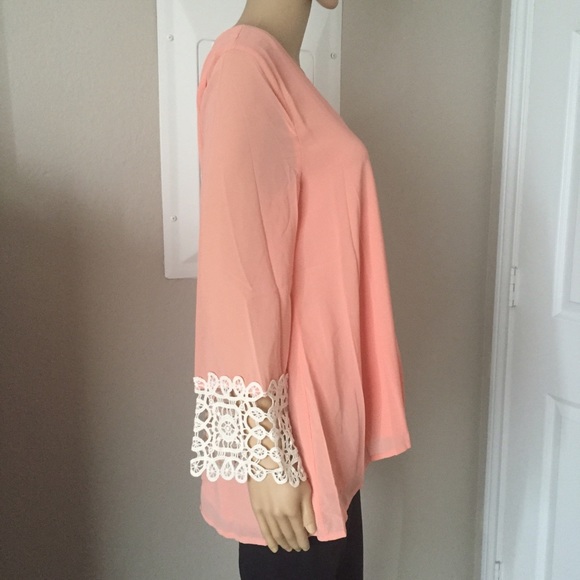 LAST ONE! ⭐️5 STAR RATED! BAMBI coral & cream top - Picture 3 of 4