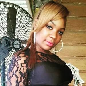 Meet your Posher, Lynesha