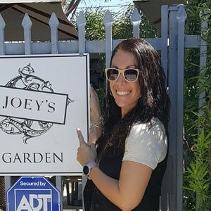 Meet your Posher, Raquel