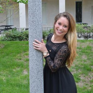 Meet your Posher, Danielle