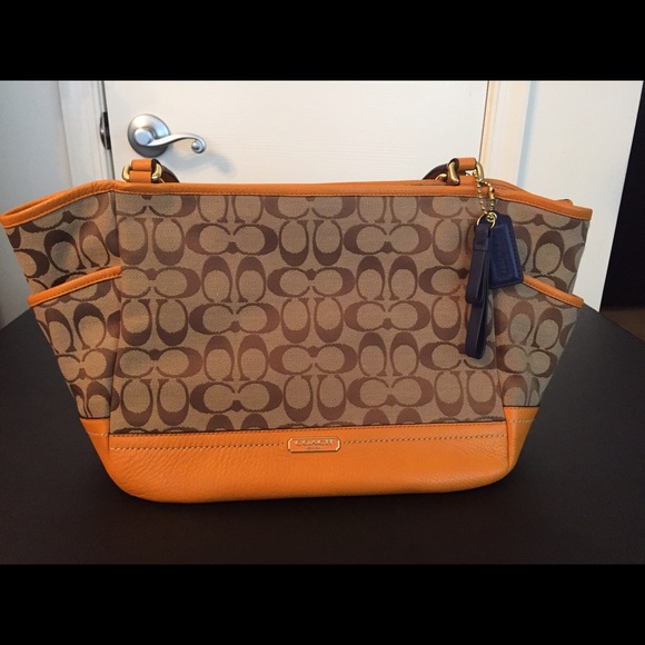 ‼️SALE ‼️Gorgeous Springy Coach handbag