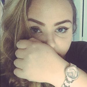 Meet your Posher, Aurora