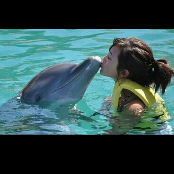 Meet your Posher, Courtney - Picture 4 of 4