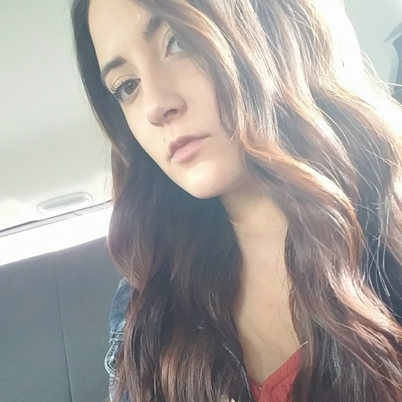 Meet your Posher, Courtney - Picture 3 of 4