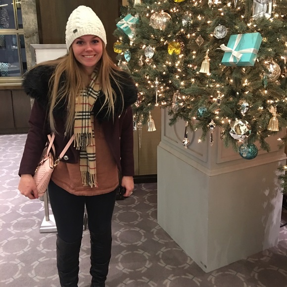 Meet your Posher, Sarah🌼 - Picture 13 of 13