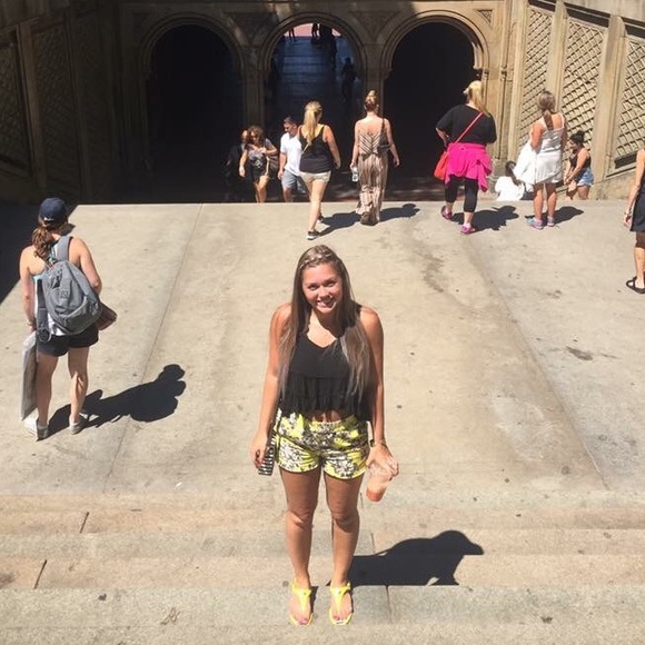 Meet your Posher, Sarah🌼 - Picture 5 of 13