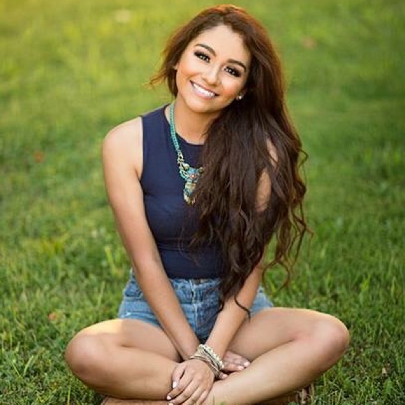 Meet your Posher, Denisse