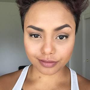 Meet your Posher, Olivia