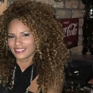 Meet your Posher, Leyanis