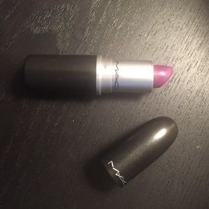 MAC lipstick Heroine