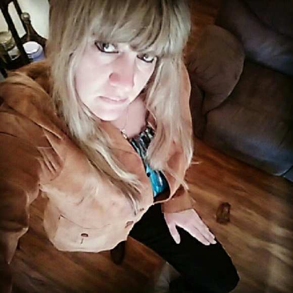 Meet your Posher, Mistylee - Picture 1 of 1