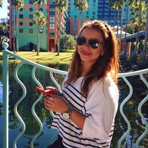 Meet your Posher, Daniela