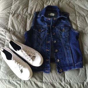 Sleeveless Jean Jacket