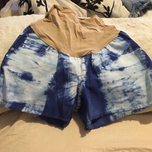 Maternity tie dyed shorts.