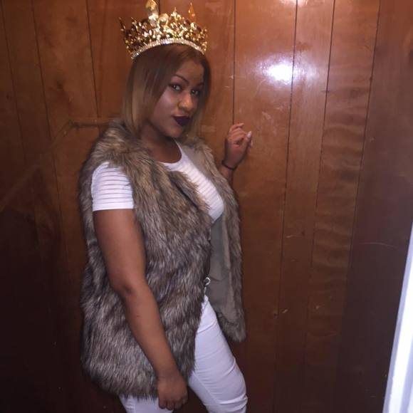 Meet your Posher, Crystal