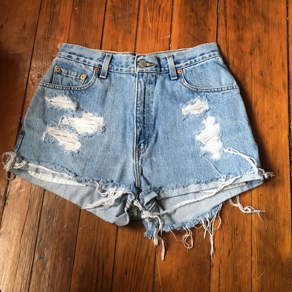 LEVI HIGH WAISTED JEAN SHORTS❤️