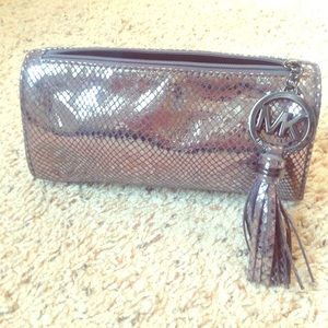 Michael kors cosmetic case