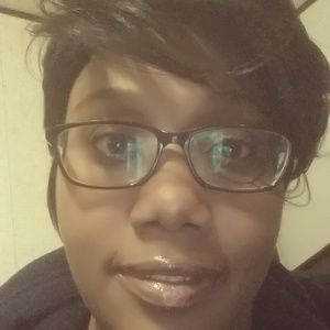 Meet your Posher, Tee