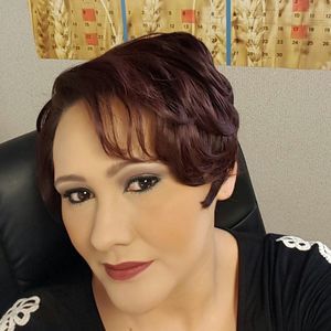 Meet your Posher, Taunia