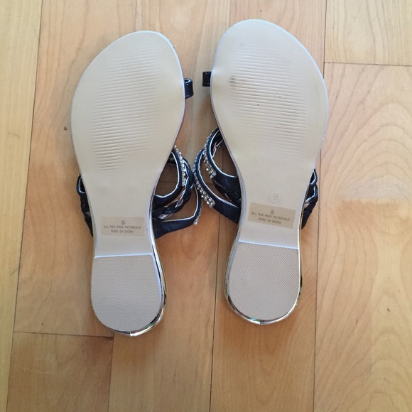 ‼️SOLD ‼️Sandals - Picture 2 of 3