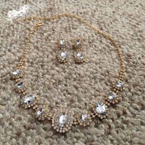 Beautiful necklace & earring set