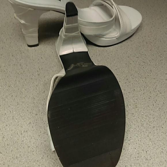 Heels - Picture 4 of 4