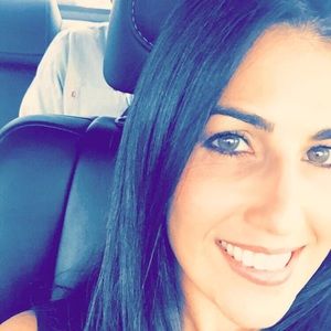 Meet your Posher, Efi