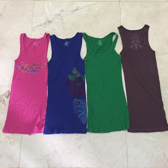 LOT 4 Old Navy Tank Tops