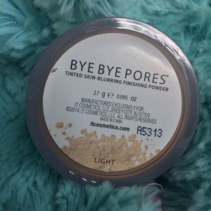 It cosmetics bye bye pores loose setting powder