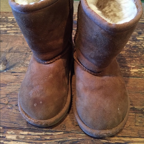 Uggs toddler size 7 - Picture 1 of 4