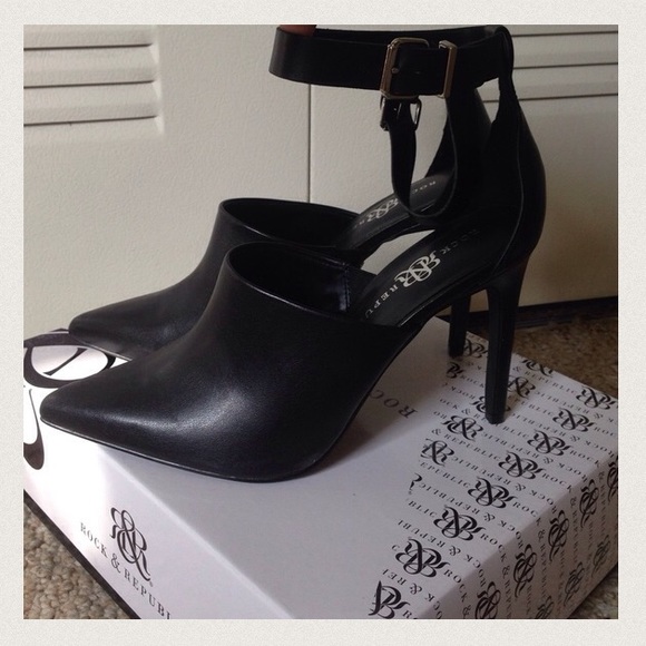 Rock & Republic Shoes - Rock & Republic Black Closed Toe Heels