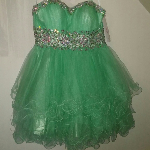 I wore this once, I have no need for it anymore :) - Picture 2 of 2