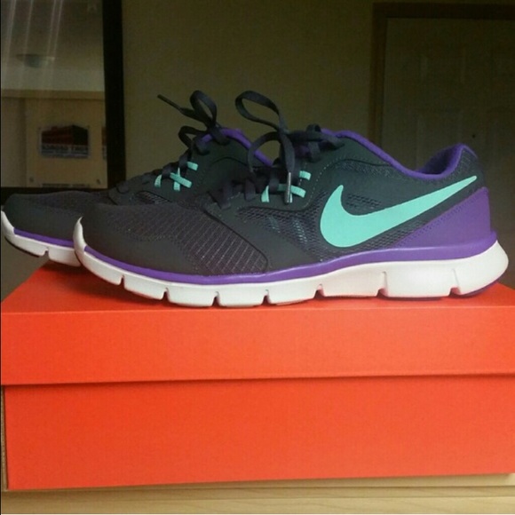 Woman's Nike trainer 5 purple