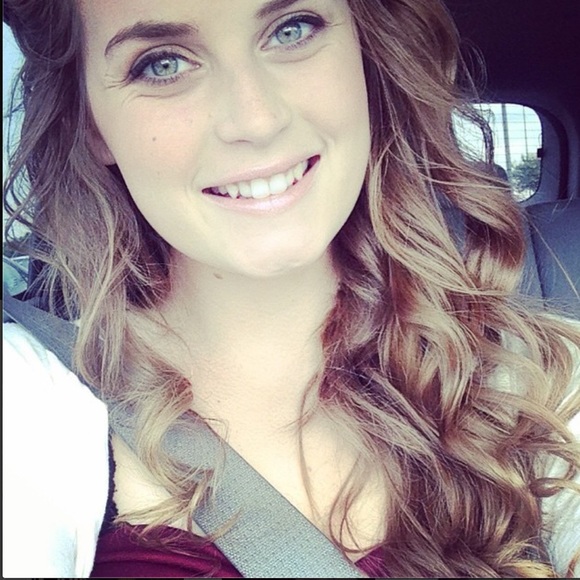 Meet your Posher, Danielle - Picture 3 of 5