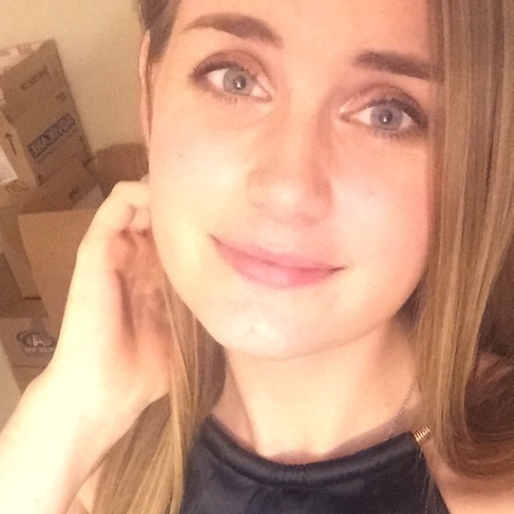 Meet your Posher, Danielle - Picture 5 of 5