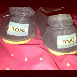 Navy blue TOMS!