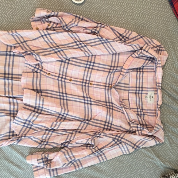 American Eagle high to low button down