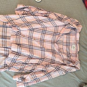 American Eagle high to low button down