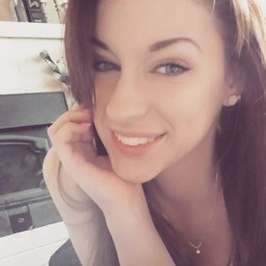 Meet your Posher, Caitlin