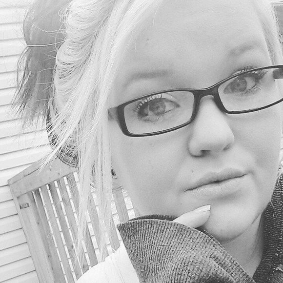 Meet your Posher, Dess - Picture 1 of 1