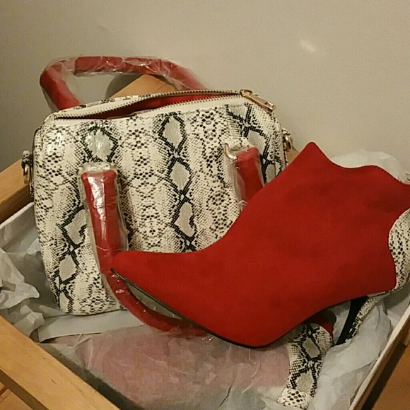 🚫🚫🚫🚫SOLD Purse and matching shoes