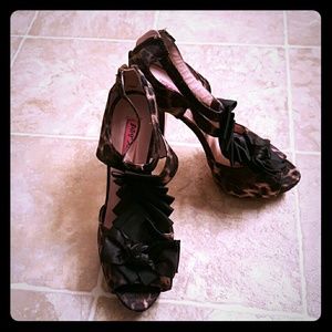Better Johnson Cheetah Peep toe heels