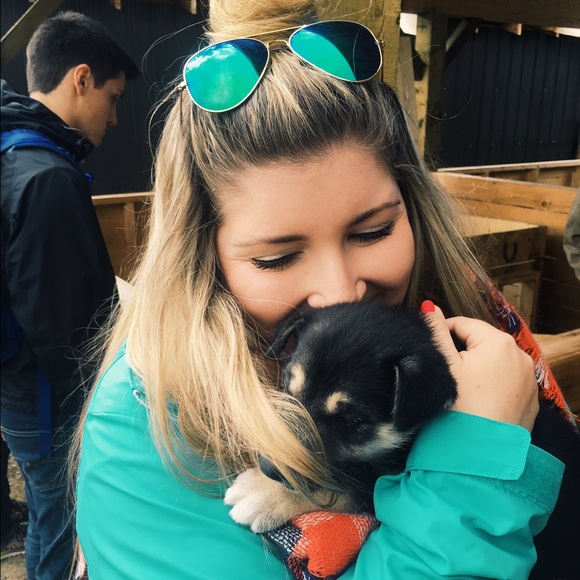 Meet your Posher, Alyx - Picture 1 of 1