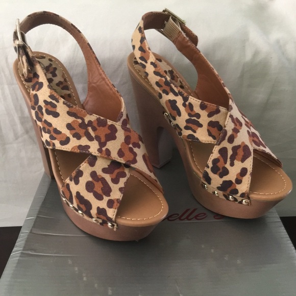 BNWB Breckelles Leopard print heels 7.5
