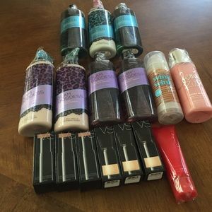 HOLD @gibashiny Bundle all new Victoria Secret